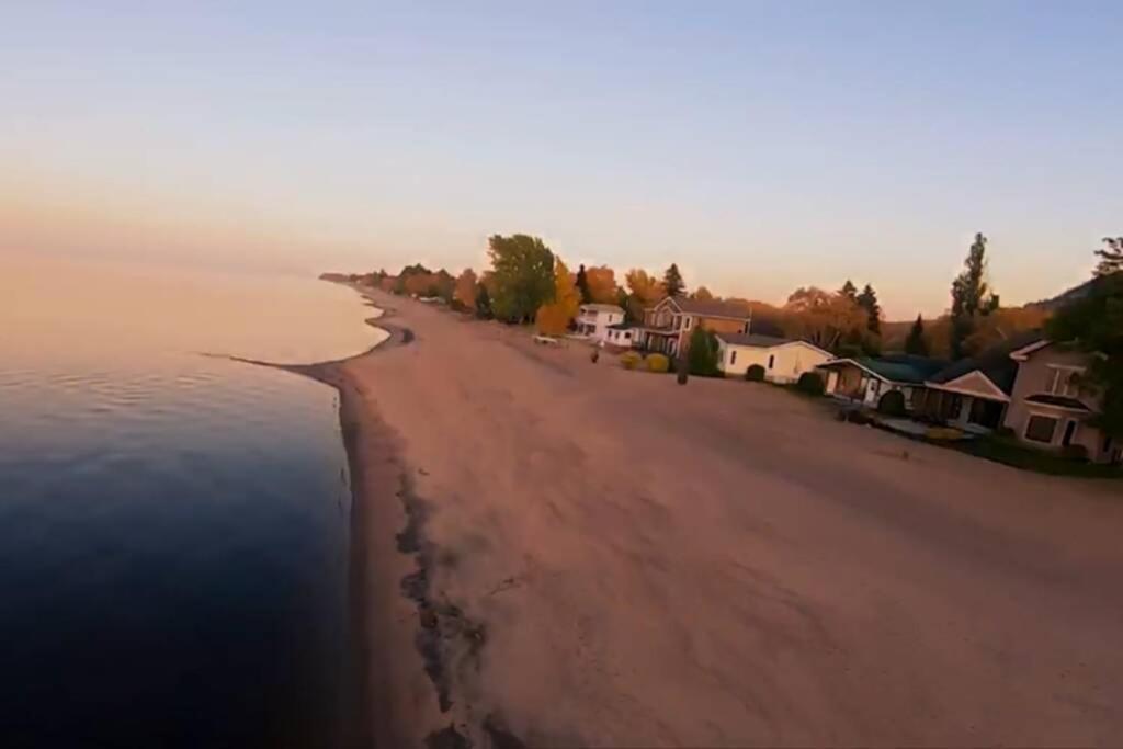 Maison Sur Le Lac Desbiens Exteriör bild